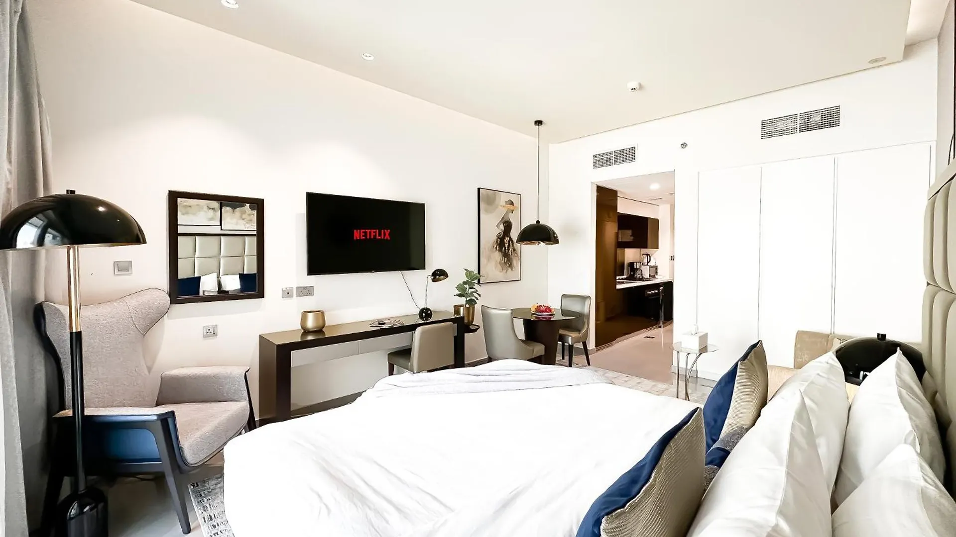 Unparalleled Splendor - Luxe Studio In Business Bay Dubai Appartement